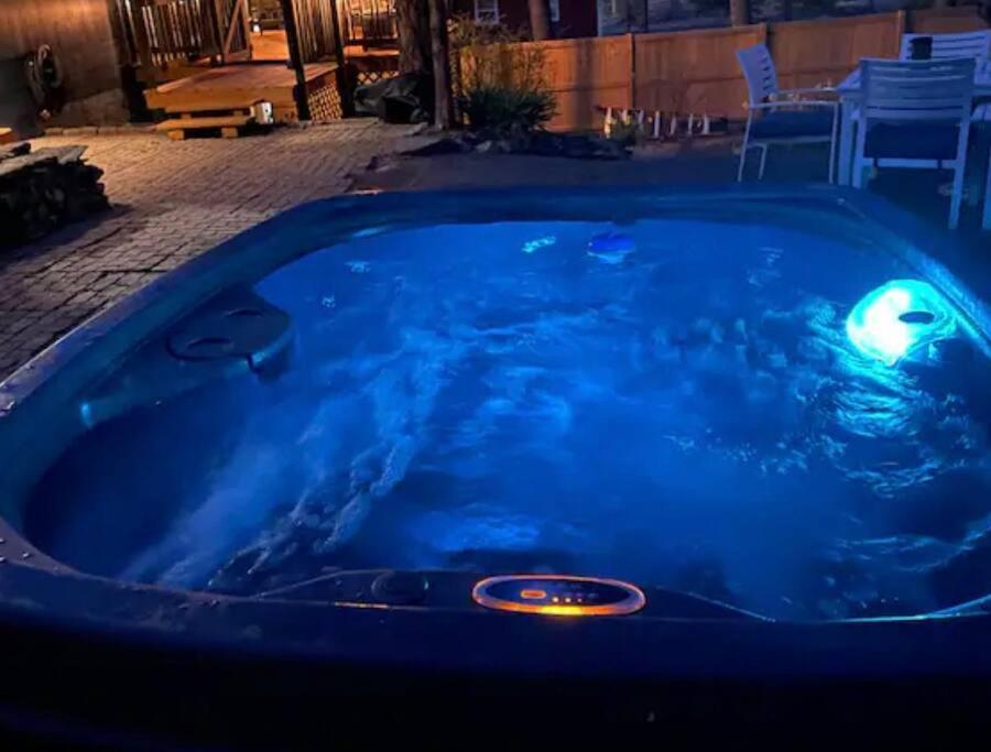 Mountain Lake Retreat - Hot Tub, Lake, Fire Pit, Wineries, Restaurant Harpers Ferry Dış mekan fotoğraf