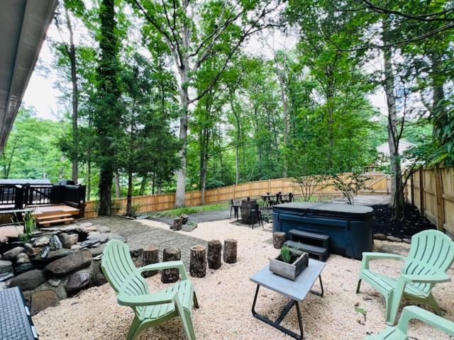 Mountain Lake Retreat - Hot Tub, Lake, Fire Pit, Wineries, Restaurant Harpers Ferry Dış mekan fotoğraf