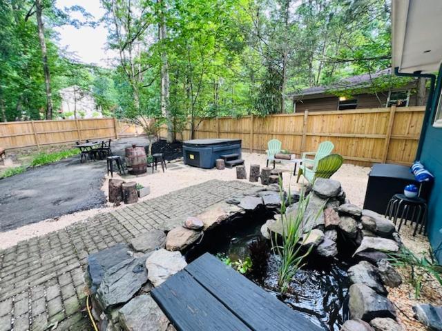 Mountain Lake Retreat - Hot Tub, Lake, Fire Pit, Wineries, Restaurant Harpers Ferry Dış mekan fotoğraf