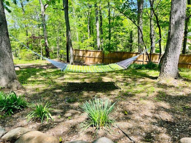 Mountain Lake Retreat - Hot Tub, Lake, Fire Pit, Wineries, Restaurant Harpers Ferry Dış mekan fotoğraf