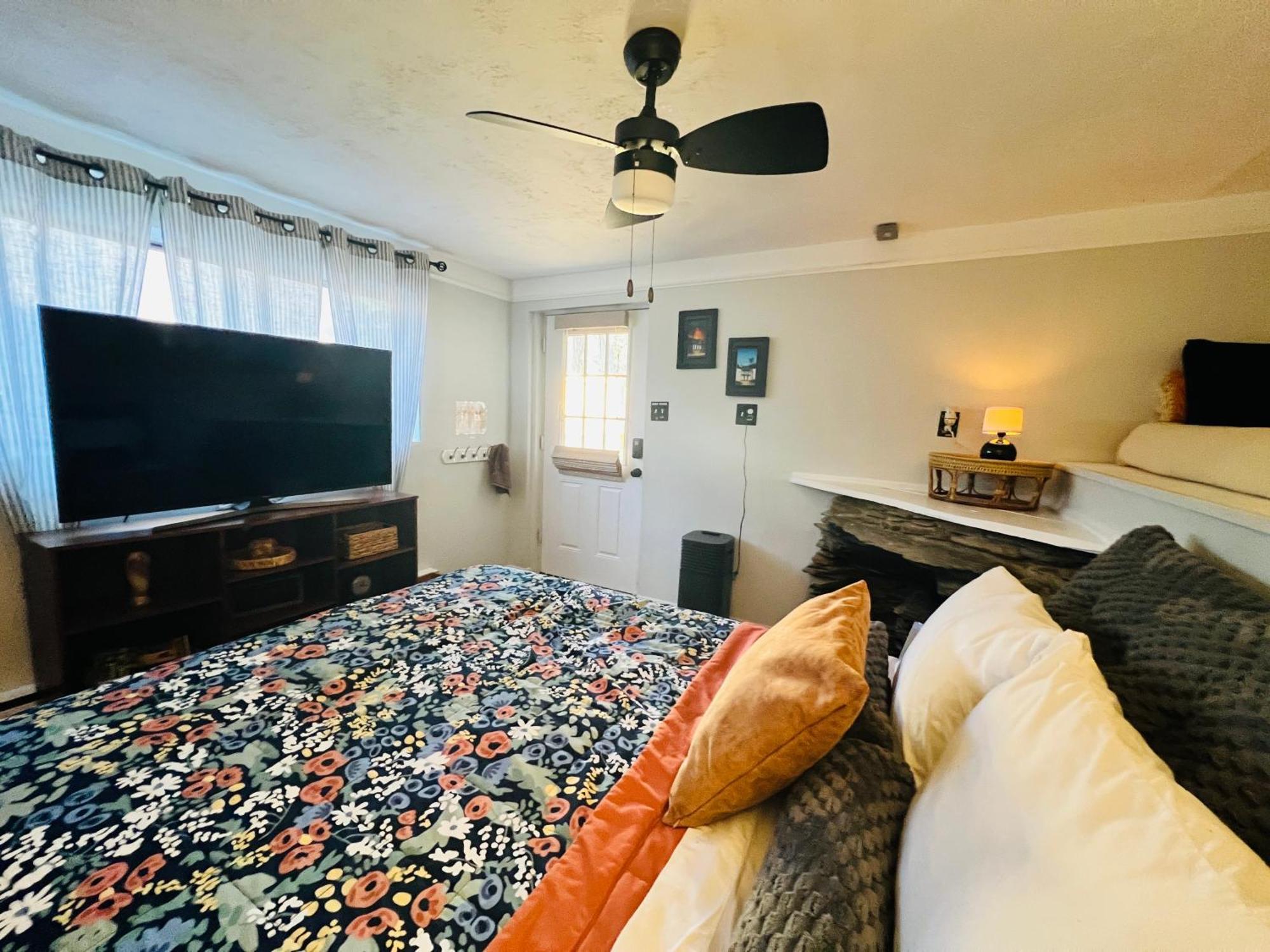 Mountain Lake Retreat - Hot Tub, Lake, Fire Pit, Wineries, Restaurant Harpers Ferry Dış mekan fotoğraf
